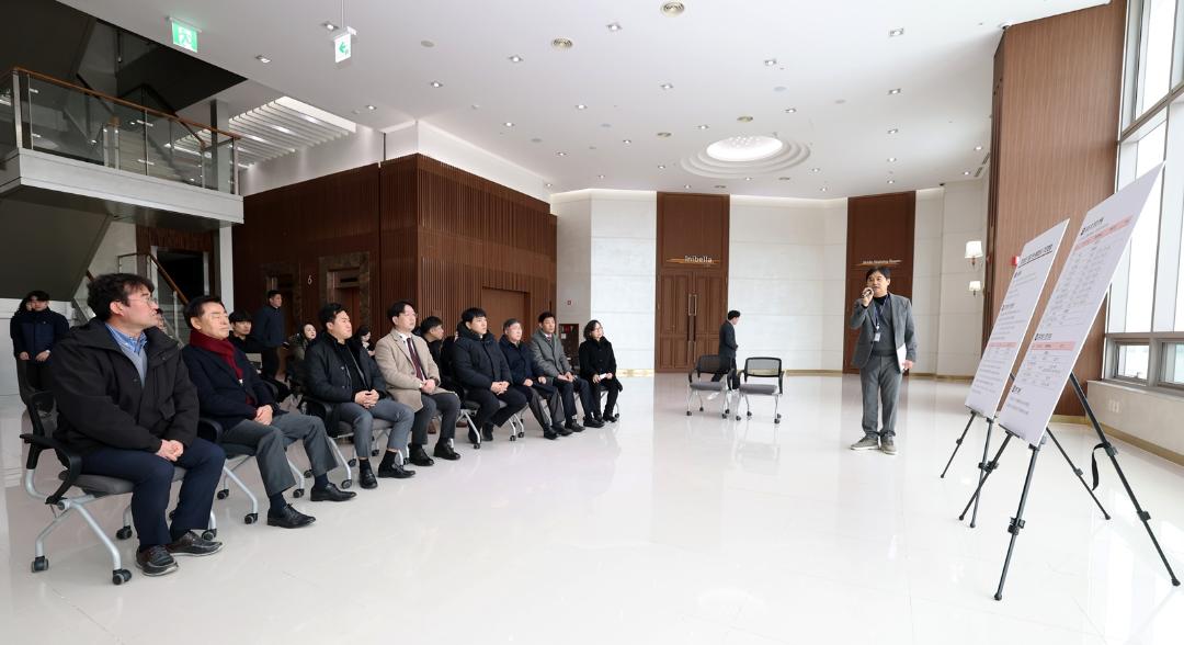 '기경위, 아트빌리지 및 공공기관 통합청사 등 방문' 게시글의 사진(3) '250210_기획경제위원회 현장방문_내포신도시 공공기관 통합청사 (2).jpg'