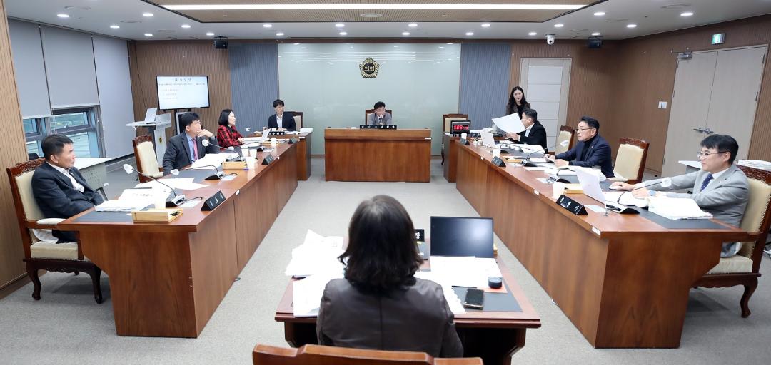 '복건복지환경위, 인력운용·재난대응·사업 실효성 ‘정조준’' 게시글의 사진(2) '251117_제362회 정례회 행정사무감사 보건복지환경위원회 (1).jpg'