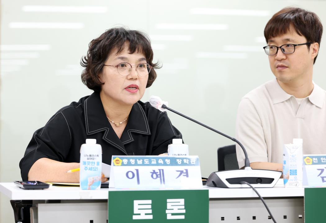 '충청남도 장애교원 지원정책 개선 방안 모색을 위한 의정토론회(좌장 방한일 의원)' 게시글의 사진(61) '0731_충청남도 장애 교원 지원정책 의정토론회68.jpg'