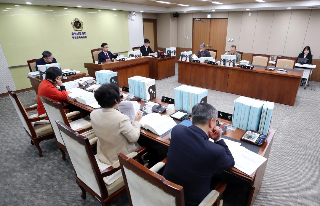 '제362회 정례회 제3차 행정문화위원회' 게시글의 사진(2) '1201_제362회 정례회 행정사무감사 행정문화위원회_2.jpg'