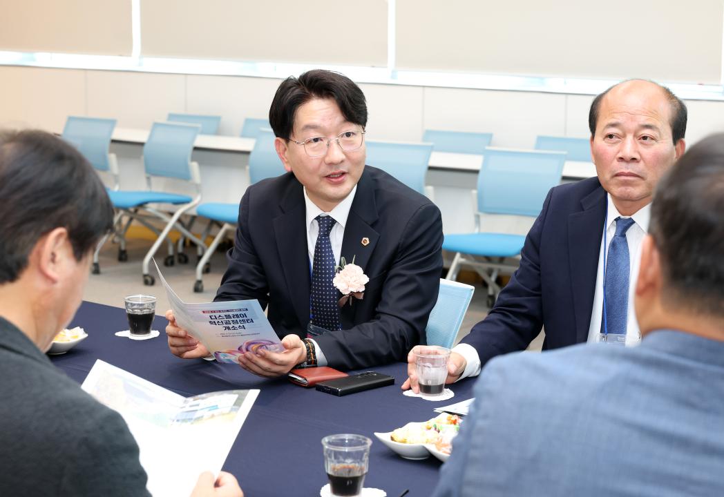 '디스플레이 혁신공정센터 개소식' 게시글의 사진(9) '0423_디스플레이 혁신공정센터 개소식08.jpg'