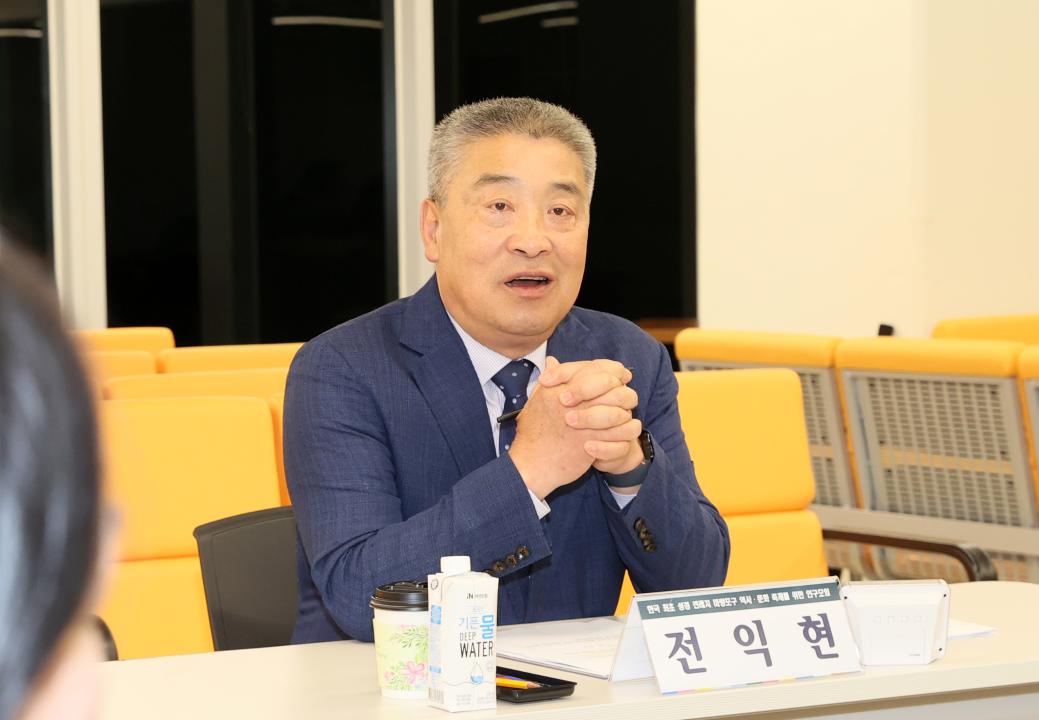 '전익현 의원 '한국 최초 성경전래지 역사‧문화 축제를 위한 연구모임'' 게시글의 사진(20) '250509_전익현 의원 성경전래지 마량포구 축제 연구모임_23.JPG'