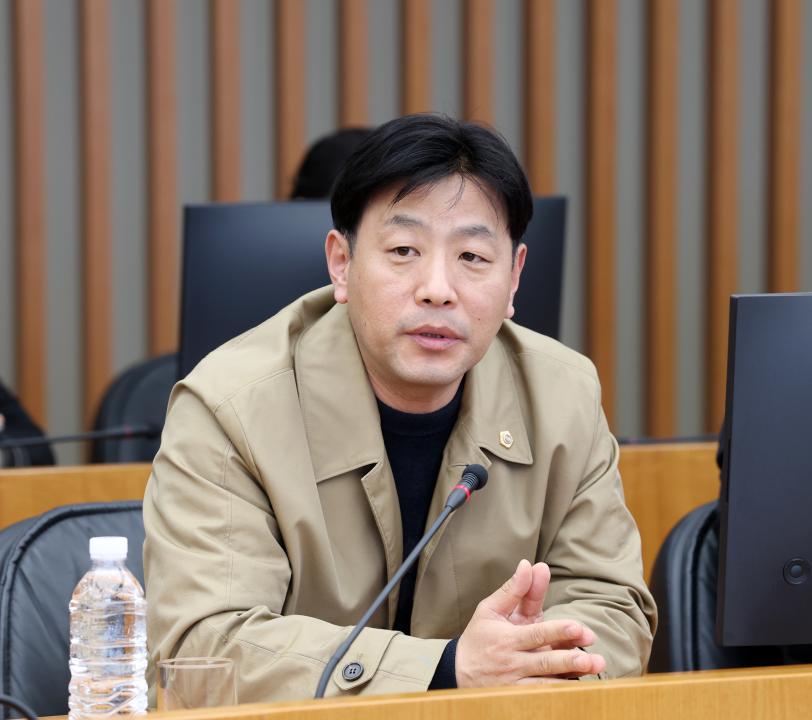 '제358회 임시회 기획경제위원회 현장방문' 게시글의 사진(117) '0416_코닝정밀소재 방문50.jpg'