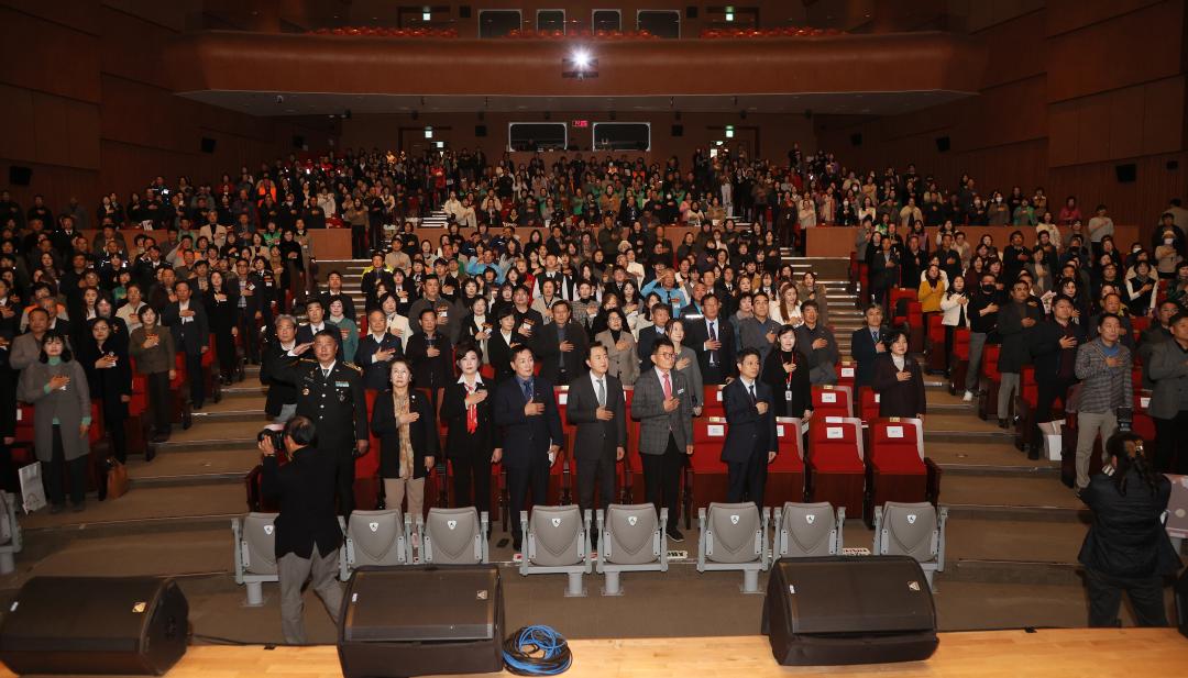 '2025 충청남도 자원봉사자의 날 기념식' 게시글의 사진(2) '251208_2025 충청남도 자원봉사자의 날 기념식_01.JPG'