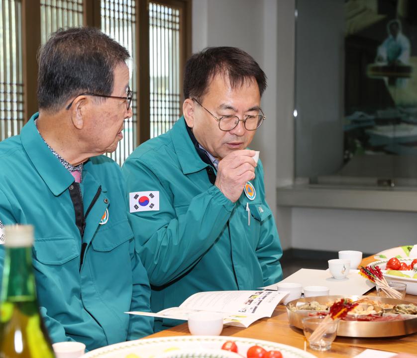 '제358회 임시회 농수위 현장방문(김산업특화단지, 전통줒조업체)' 게시글의 사진(20) '250415_제358회 임시회 농수위 현장방문_85.JPG'