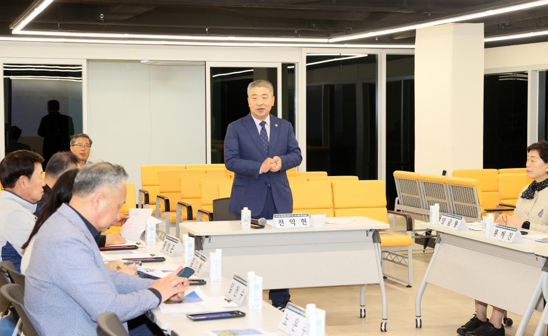 '전익현 의원 '한국 최초 성경전래지 역사‧문화 축제를 위한 연구모임'' 게시글의 사진(7) '250509_전익현 의원 성경전래지 마량포구 축제 연구모임_07.JPG'