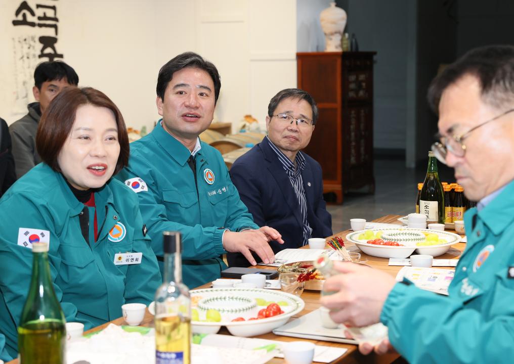 '제358회 임시회 농수위 현장방문(김산업특화단지, 전통줒조업체)' 게시글의 사진(28) '250415_제358회 임시회 농수위 현장방문_103.JPG'