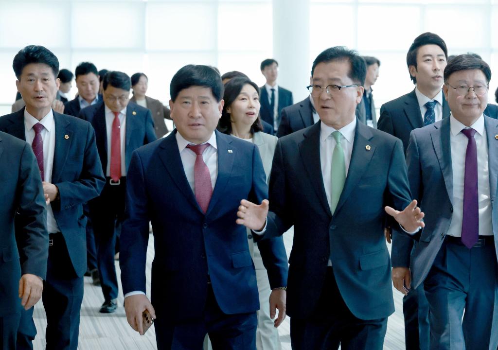 '대한민국시도의회의장협의회 2025년도 제3차 임시회(인천광역시의회)' 게시글의 사진(8) '0415_대한민국시도의회의장협의회 인천12.jpg'