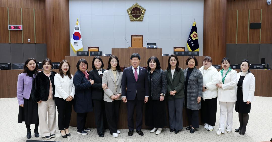 '충남가정어린이집연합회 회원 일행 접견' 게시글의 사진(33) '0319_충남가정어린이집 간담회37.jpg'