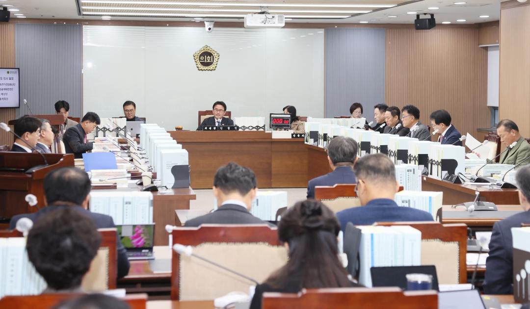 '제362회 정례회 제3차 예산결산특별위원회' 게시글의 사진(2) '251211_제3차 예산결산특별위원회_01.JPG'