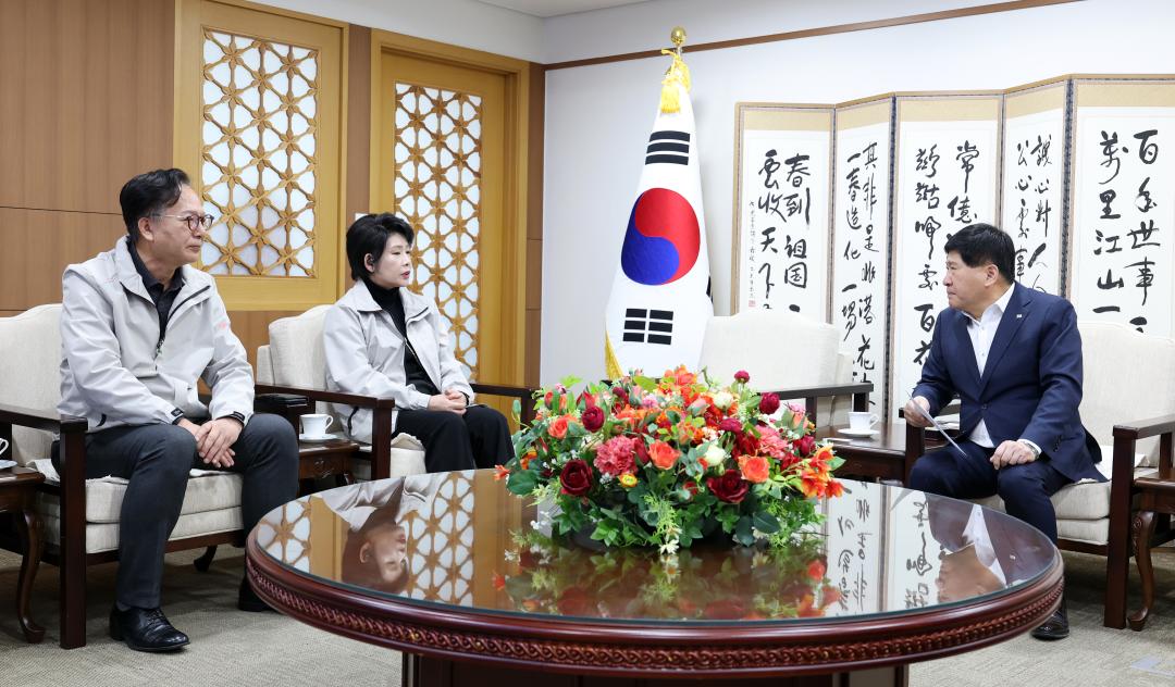 '충청남도자원봉사센터 센터장 및 일행 접견' 게시글의 사진(17) '0410_충남자원봉사협회 접견18.jpg'