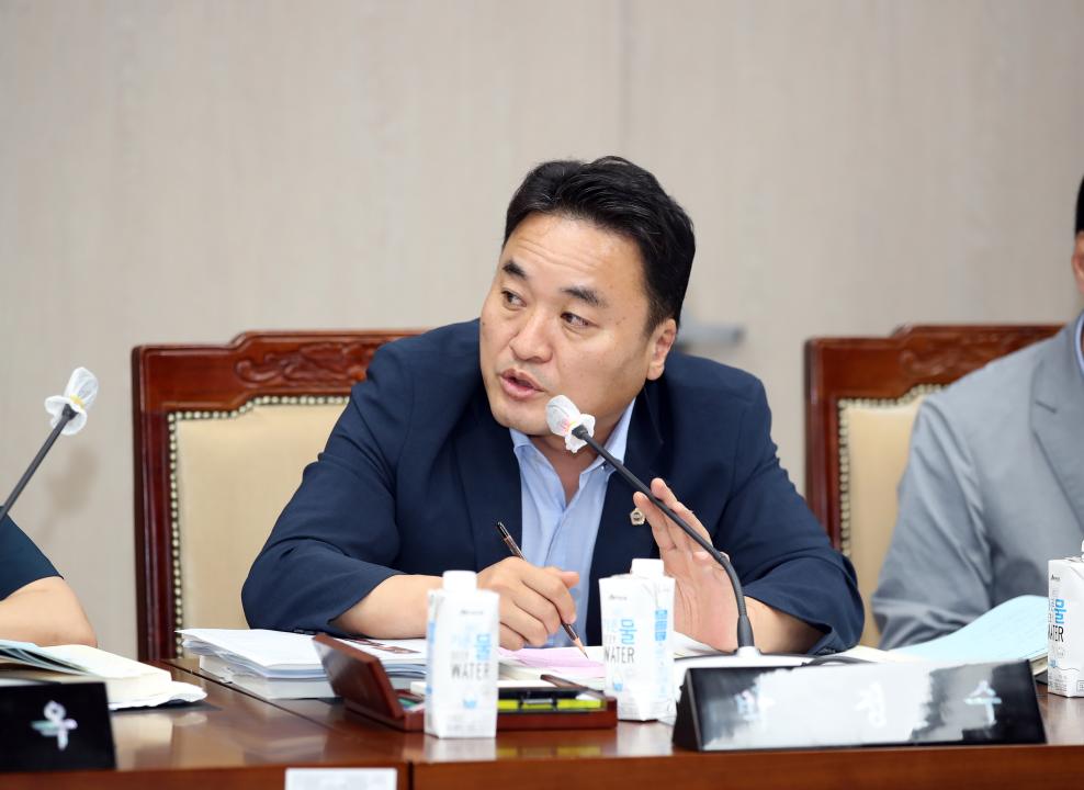 '제2차 문화관광재단 대표이사 후보자 인사청문특위' 게시글의 사진(17) '230621_제2차 문화관광재단 대표이사 인사청문특위_70.JPG'