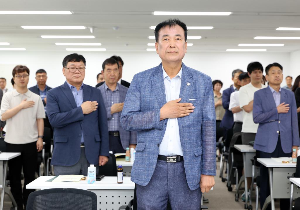 '충청남도 장애교원 지원정책 개선 방안 모색을 위한 의정토론회(좌장 방한일 의원)' 게시글의 사진(4) '0731_충청남도 장애 교원 지원정책 의정토론회04.jpg'