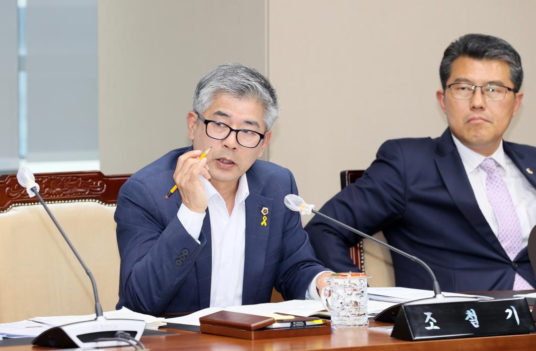 '제358회 임시회 제1차 건설소방위원회' 게시글의 사진(22) '250411_제358회 임시회 제1차 건설소방위원회_31.JPG'
