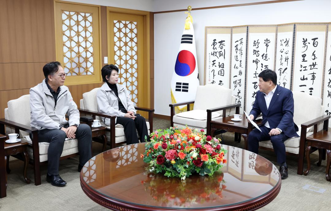 '충청남도자원봉사센터 센터장 및 일행 접견' 게시글의 사진(11) '0410_충남자원봉사협회 접견17.jpg'