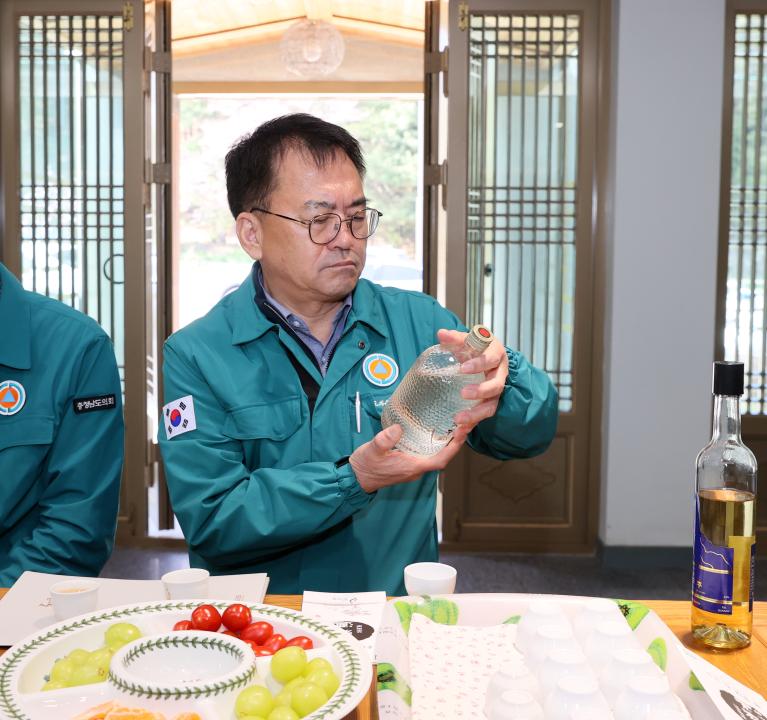 '제358회 임시회 농수위 현장방문(김산업특화단지, 전통줒조업체)' 게시글의 사진(26) '250415_제358회 임시회 농수위 현장방문_98.JPG'