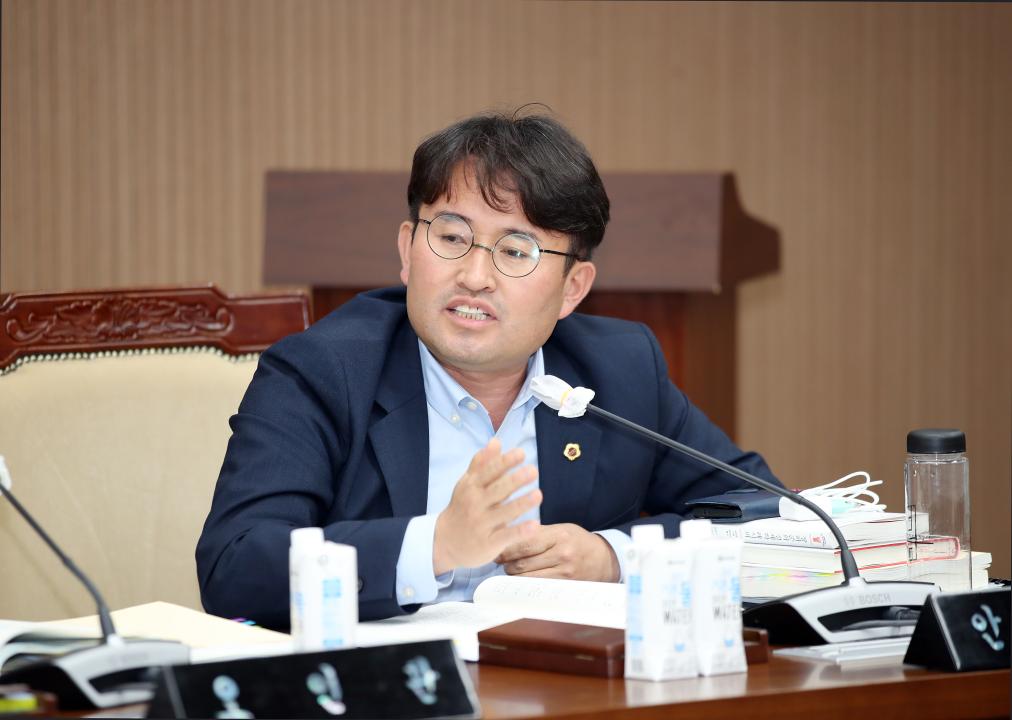 '제2차 문화관광재단 대표이사 후보자 인사청문특위' 게시글의 사진(13) '230621_제2차 문화관광재단 대표이사 인사청문특위_211.JPG'