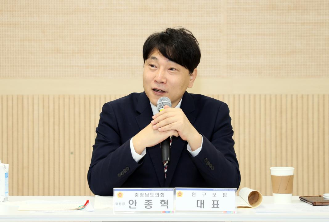 '안종혁 의원 AI 활용 주민자치 활성화 연구모임' 게시글의 사진(11) '260403_안종혁 의원 AI 활용 주민자치 활성화 연구모임 (16).JPG'