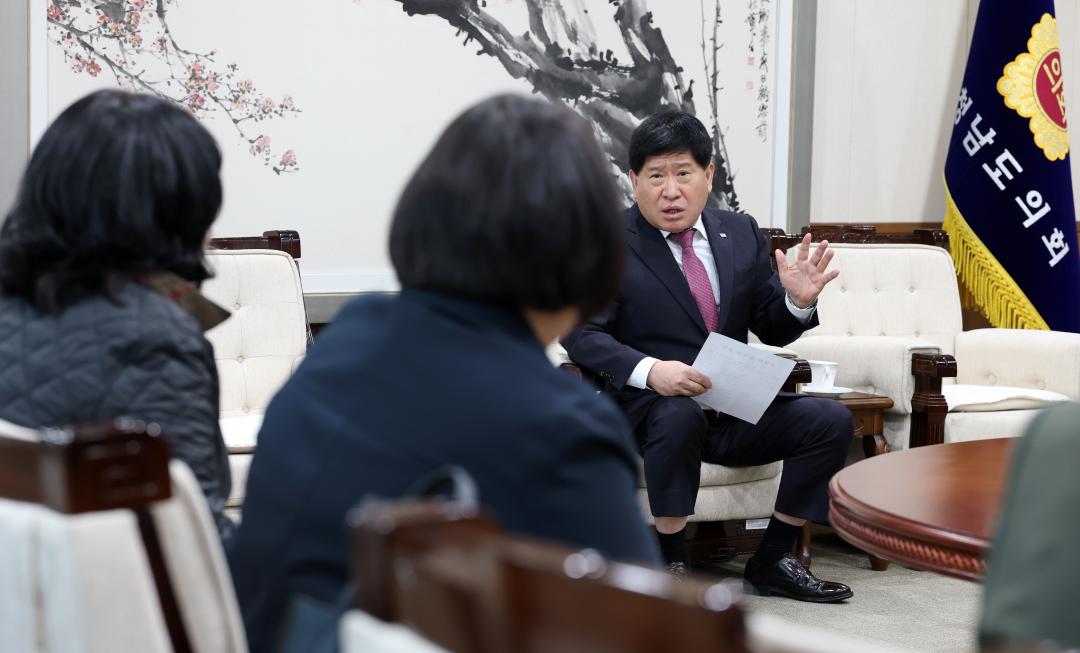 '충남가정어린이집연합회 회원 일행 접견' 게시글의 사진(12) '0319_충남가정어린이집 간담회12.jpg'