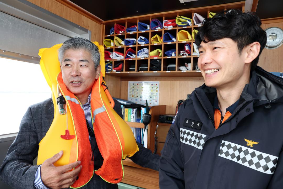 '제358회 임시회 건설소방위원회 현장방문' 게시글의 사진(44) '0414_당진소방서 소방정대 방문48.jpg'