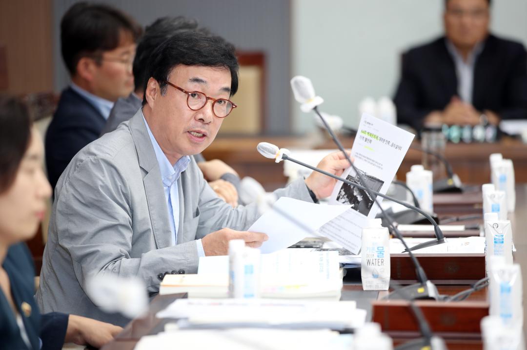 '제2차 문화관광재단 대표이사 후보자 인사청문특위' 게시글의 사진(28) '230621_제2차 문화관광재단 대표이사 인사청문특위_160.JPG'