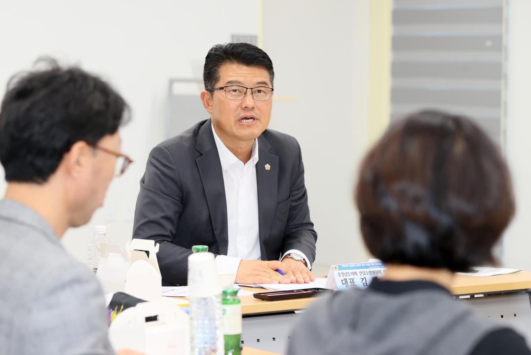 '김기서 의원, 공공급식처의 충남 농림‧축산‧수산물 공급 확대 위한 연구모임' 게시글의 사진(17) '251104_김기서 의원 공공급식 활성화 연구모임_21.JPG'