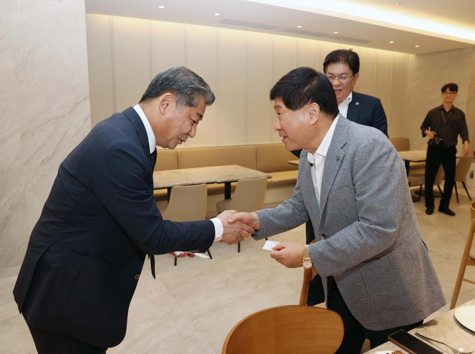 '대한민국시도의회의장협의회 제19대 전반기 정기회 및 대전 현충원 참배' 게시글의 사진(3) '0813_대한민국시도의회의장협의회 제19대 전반기 정기회13.jpg'