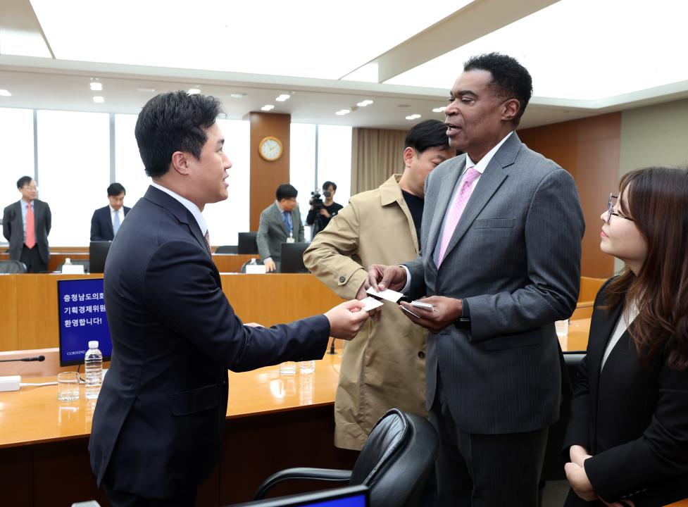 '제358회 임시회 기획경제위원회 현장방문' 게시글의 사진(91) '0416_코닝정밀소재 방문08.jpg'