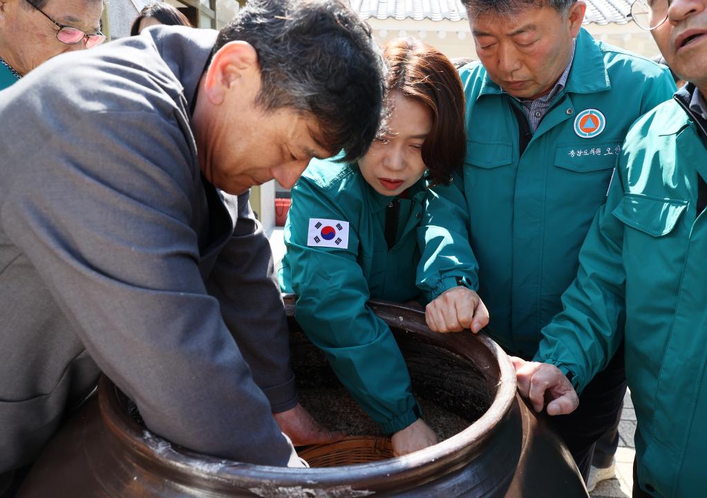 '제358회 임시회 농수위 현장방문(김산업특화단지, 전통줒조업체)' 게시글의 사진(37) '250415_제358회 임시회 농수위 현장방문_127.JPG'