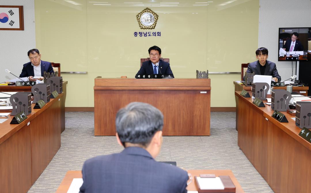 '제358회 임시회 제1차 건설소방위원회' 게시글의 사진(3) '250411_제358회 임시회 제1차 건설소방위원회_02.JPG'
