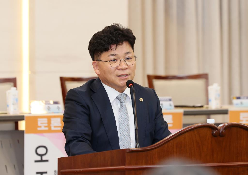 '이철수 의원,  '복지 패러다임 전환의 시대, 당진시 미래복지 정책 수립' 의정토론회' 게시글의 사진(32) '251031_이철수 의원 미래복지 정책수립 의정토론회_39.JPG'