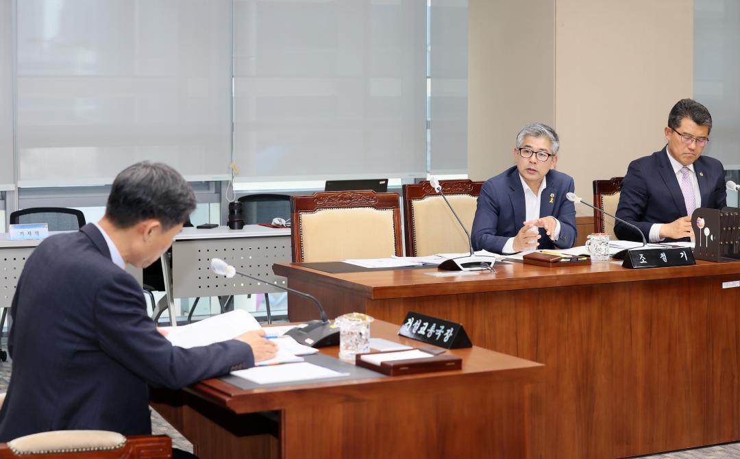 '제358회 임시회 제1차 건설소방위원회' 게시글의 사진(26) '250411_제358회 임시회 제1차 건설소방위원회_39.JPG'