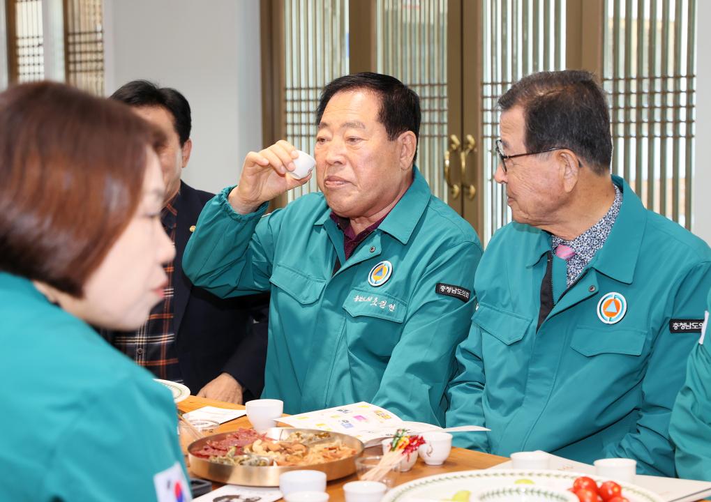 '제358회 임시회 농수위 현장방문(김산업특화단지, 전통줒조업체)' 게시글의 사진(22) '250415_제358회 임시회 농수위 현장방문_88.JPG'