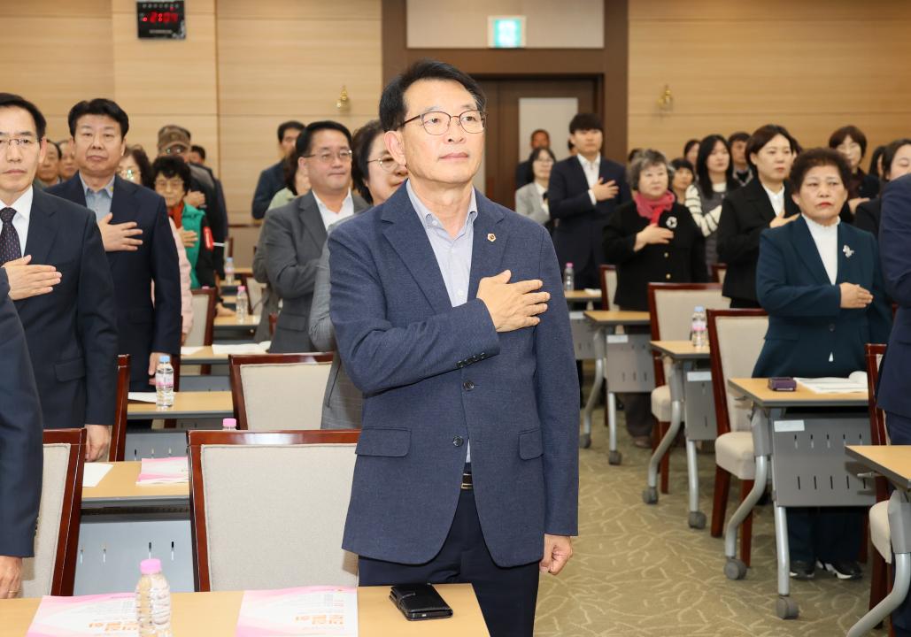 '이철수 의원,  '복지 패러다임 전환의 시대, 당진시 미래복지 정책 수립' 의정토론회' 게시글의 사진(8) '251031_이철수 의원 미래복지 정책수립 의정토론회_08.JPG'