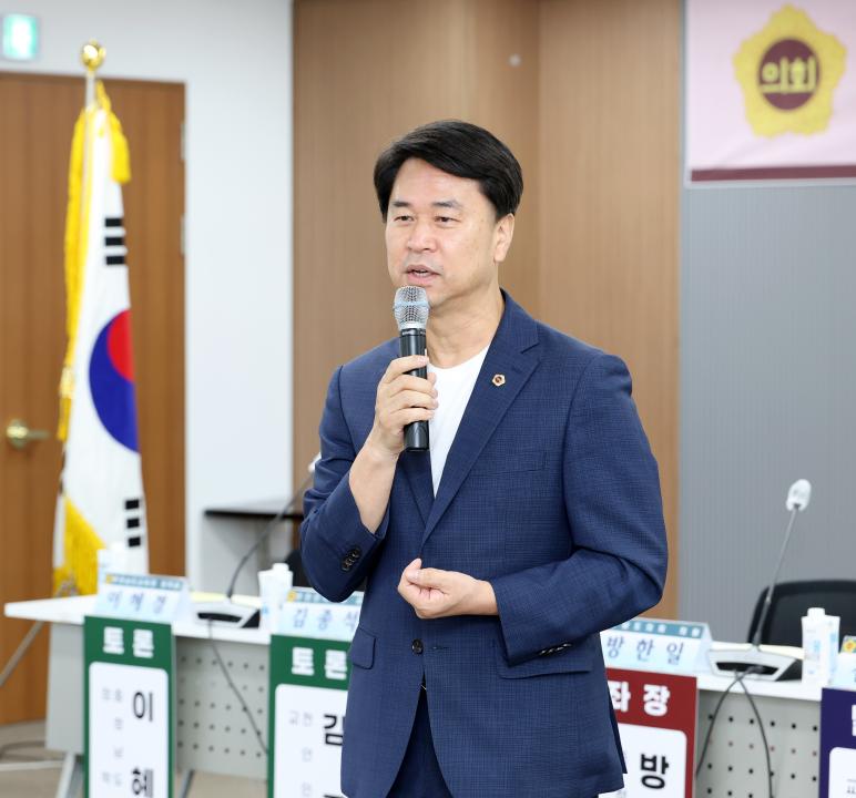 '충청남도 장애교원 지원정책 개선 방안 모색을 위한 의정토론회(좌장 방한일 의원)' 게시글의 사진(18) '0731_충청남도 장애 교원 지원정책 의정토론회18.jpg'