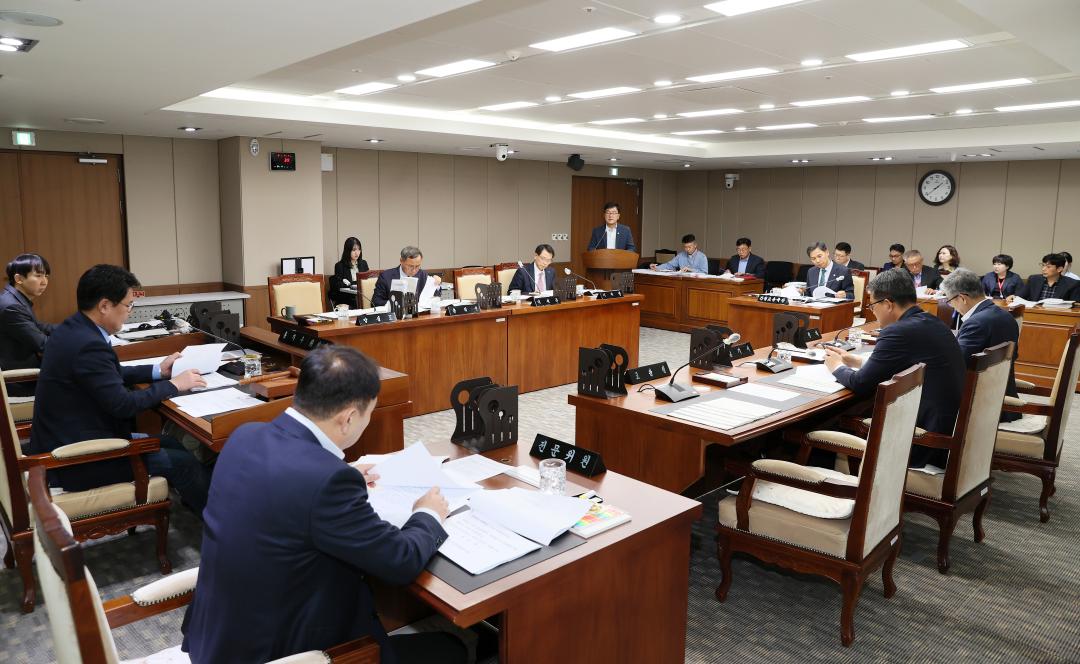 '제358회 임시회 제1차 건설소방위원회' 게시글의 사진(29) '250411_제358회 임시회 제1차 건설소방위원회_44.JPG'