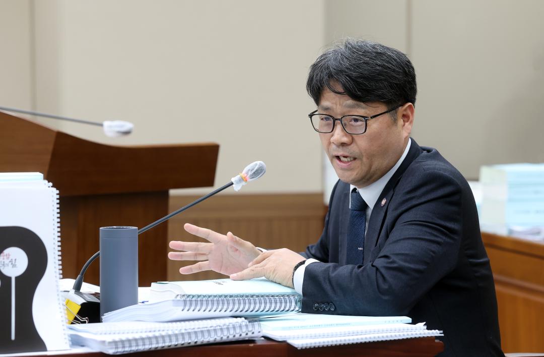 '제362회 정례회 제1차 행정문화위원회' 게시글의 사진(61) '1127_행정문화위원회 신동헌 실장04.jpg'