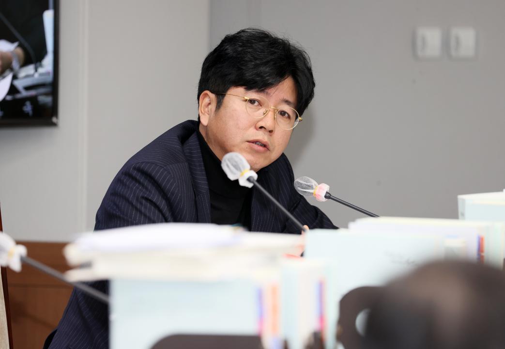 '제362회 정례회 제5차 교육위원회' 게시글의 사진(16) '251202_제5차 교육위원회_23.JPG'