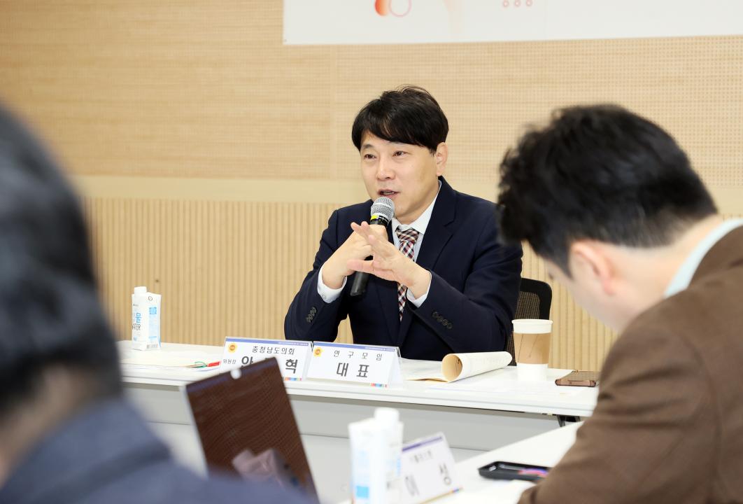 '안종혁 의원 AI 활용 주민자치 활성화 연구모임' 게시글의 사진(12) '260403_안종혁 의원 AI 활용 주민자치 활성화 연구모임 (17).JPG'