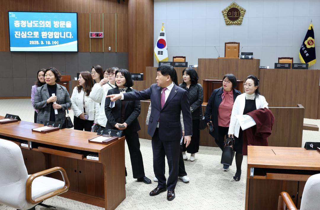 '충남가정어린이집연합회 회원 일행 접견' 게시글의 사진(28) '0319_충남가정어린이집 간담회38.jpg'