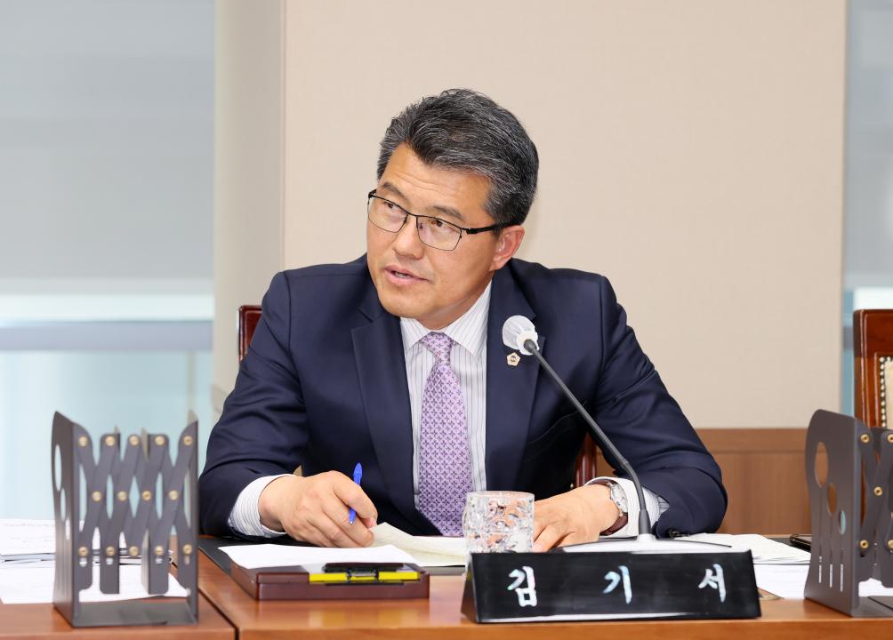 '제358회 임시회 제1차 건설소방위원회' 게시글의 사진(20) '250411_제358회 임시회 제1차 건설소방위원회_28.JPG'