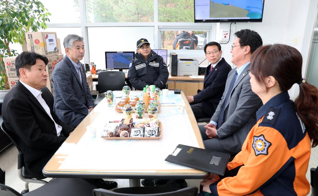 '제358회 임시회 건설소방위원회 현장방문' 게시글의 사진(14) '0414_당진소방서 소방정대 방문14.jpg'