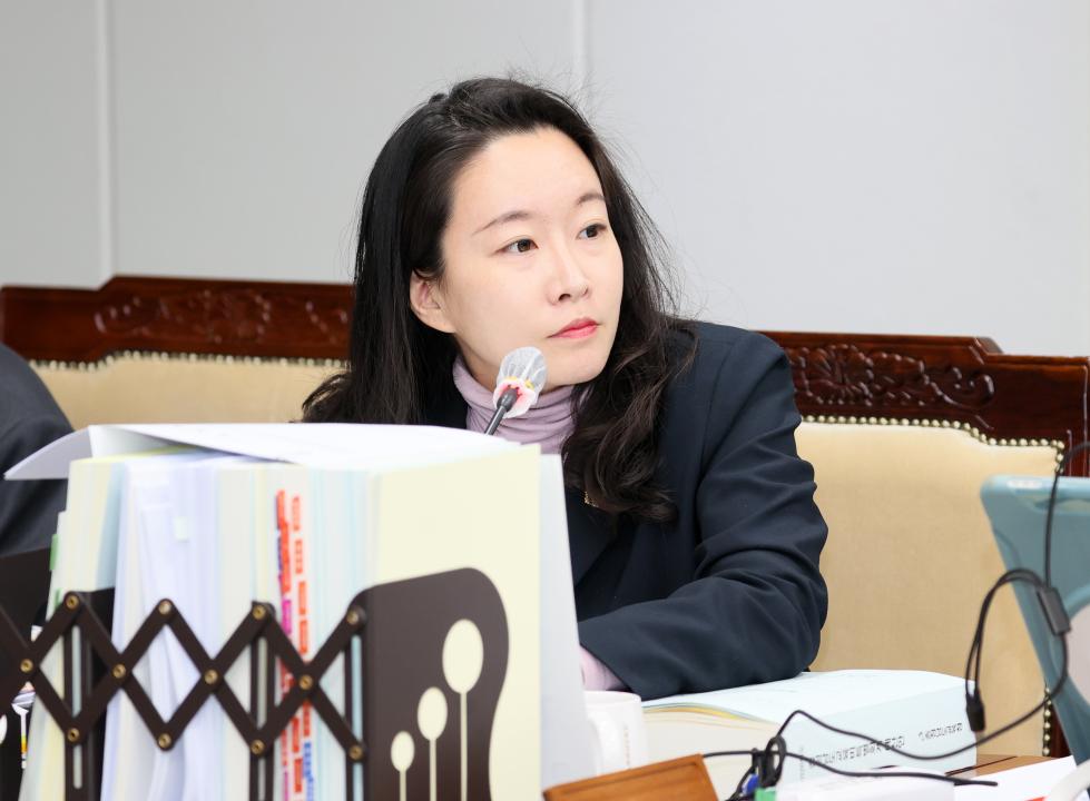 '제362회 정례회 제5차 교육위원회' 게시글의 사진(30) '251202_제5차 교육위원회_51.JPG'