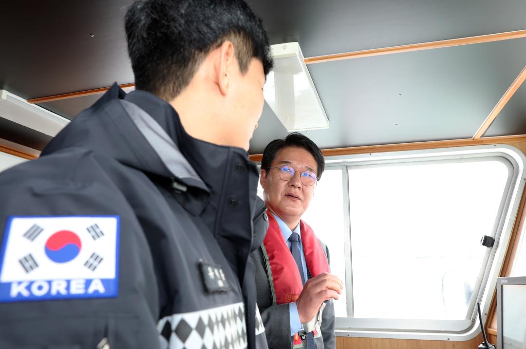'제358회 임시회 건설소방위원회 현장방문' 게시글의 사진(48) '0414_당진소방서 소방정대 방문52.jpg'