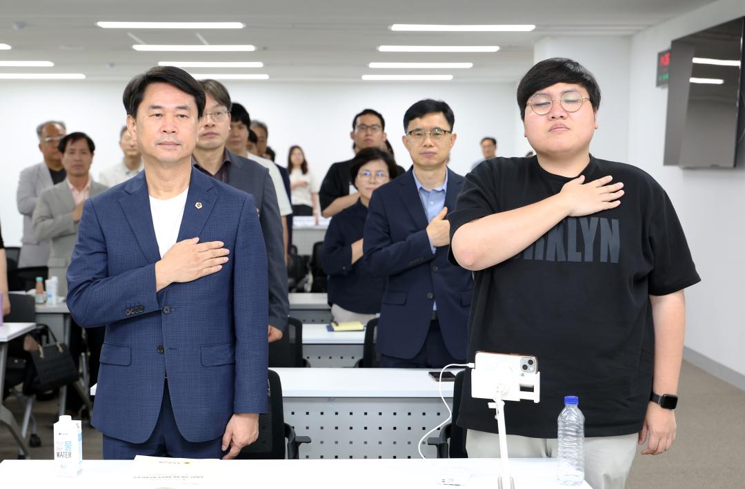 '충청남도 장애교원 지원정책 개선 방안 모색을 위한 의정토론회(좌장 방한일 의원)' 게시글의 사진(5) '0731_충청남도 장애 교원 지원정책 의정토론회05.jpg'