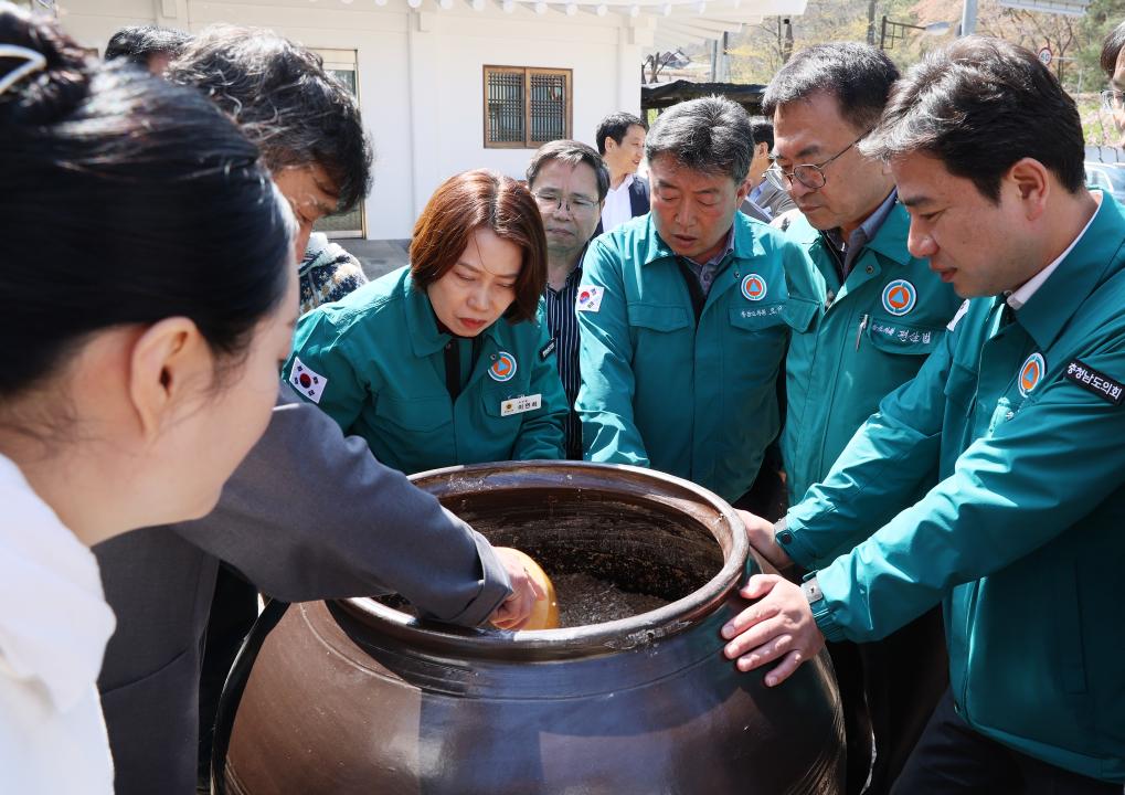 '제358회 임시회 농수위 현장방문(김산업특화단지, 전통줒조업체)' 게시글의 사진(34) '250415_제358회 임시회 농수위 현장방문_119.JPG'