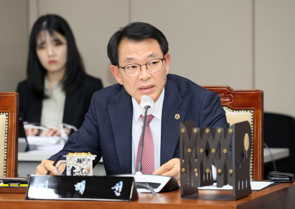 '제358회 임시회 제1차 건설소방위원회' 게시글의 사진(41) '250411_제358회 임시회 제1차 건설소방위원회_57.JPG'