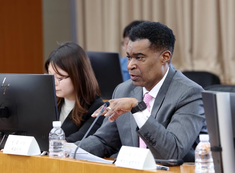 '제358회 임시회 기획경제위원회 현장방문' 게시글의 사진(129) '0416_코닝정밀소재 방문46.jpg'