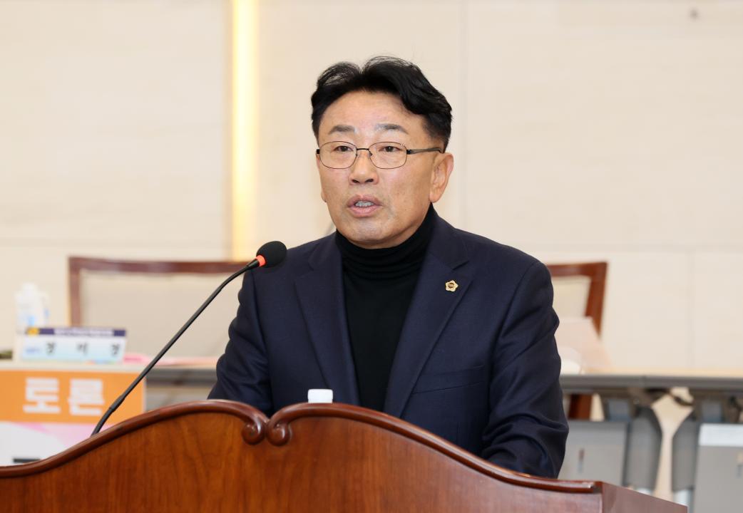 '이철수 의원,  '복지 패러다임 전환의 시대, 당진시 미래복지 정책 수립' 의정토론회' 게시글의 사진(23) '251031_이철수 의원 미래복지 정책수립 의정토론회_27.JPG'