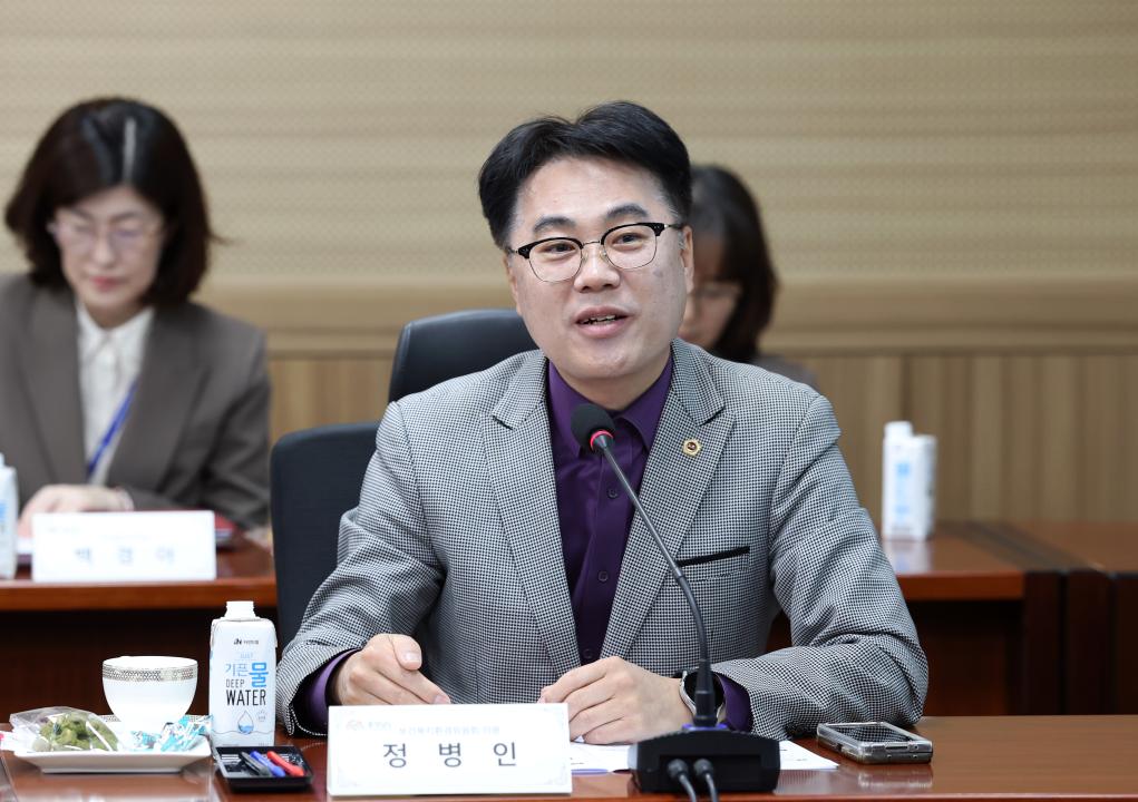 '제358회 임시회 보건복지환경위원회 현장방문' 게시글의 사진(44) '0415_보건환경연구원 현장방문45.jpg'
